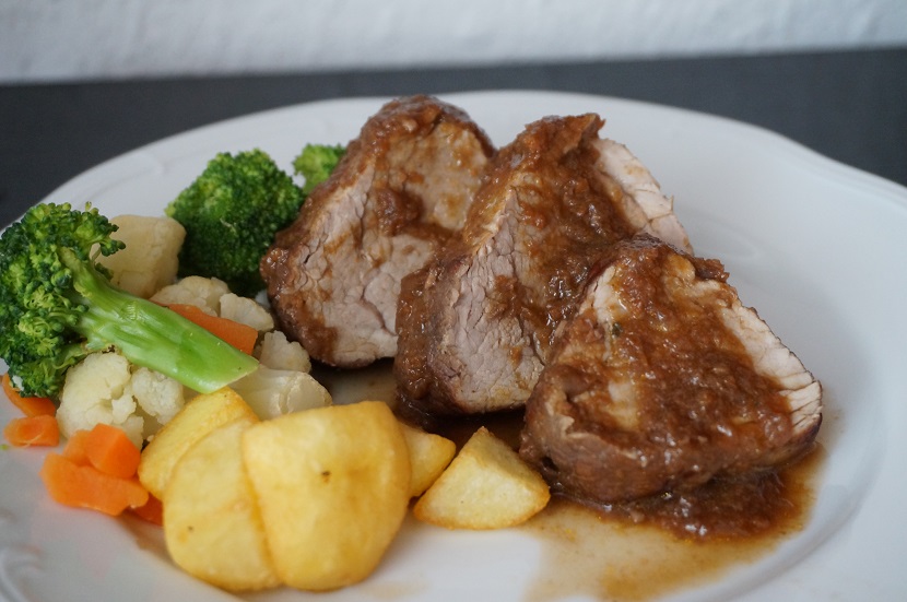 Medallones de solomillo de cerdo con salsa de vino tinto